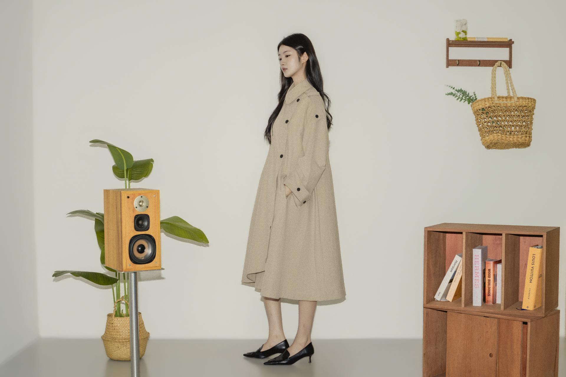 사선 버튼 케이프 트렌치 코트