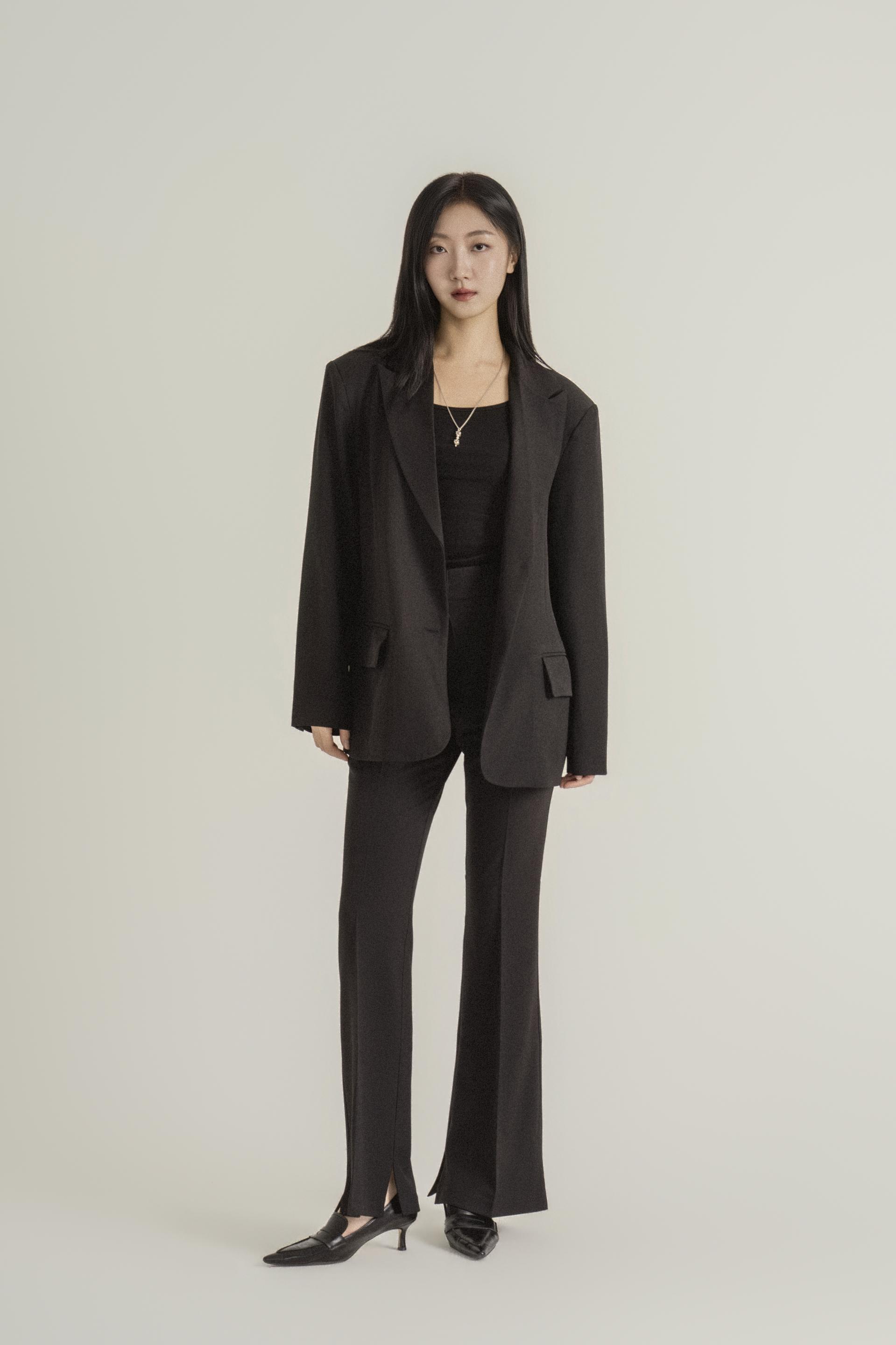 테일러드 세미부츠컷 시티 수트 셋업