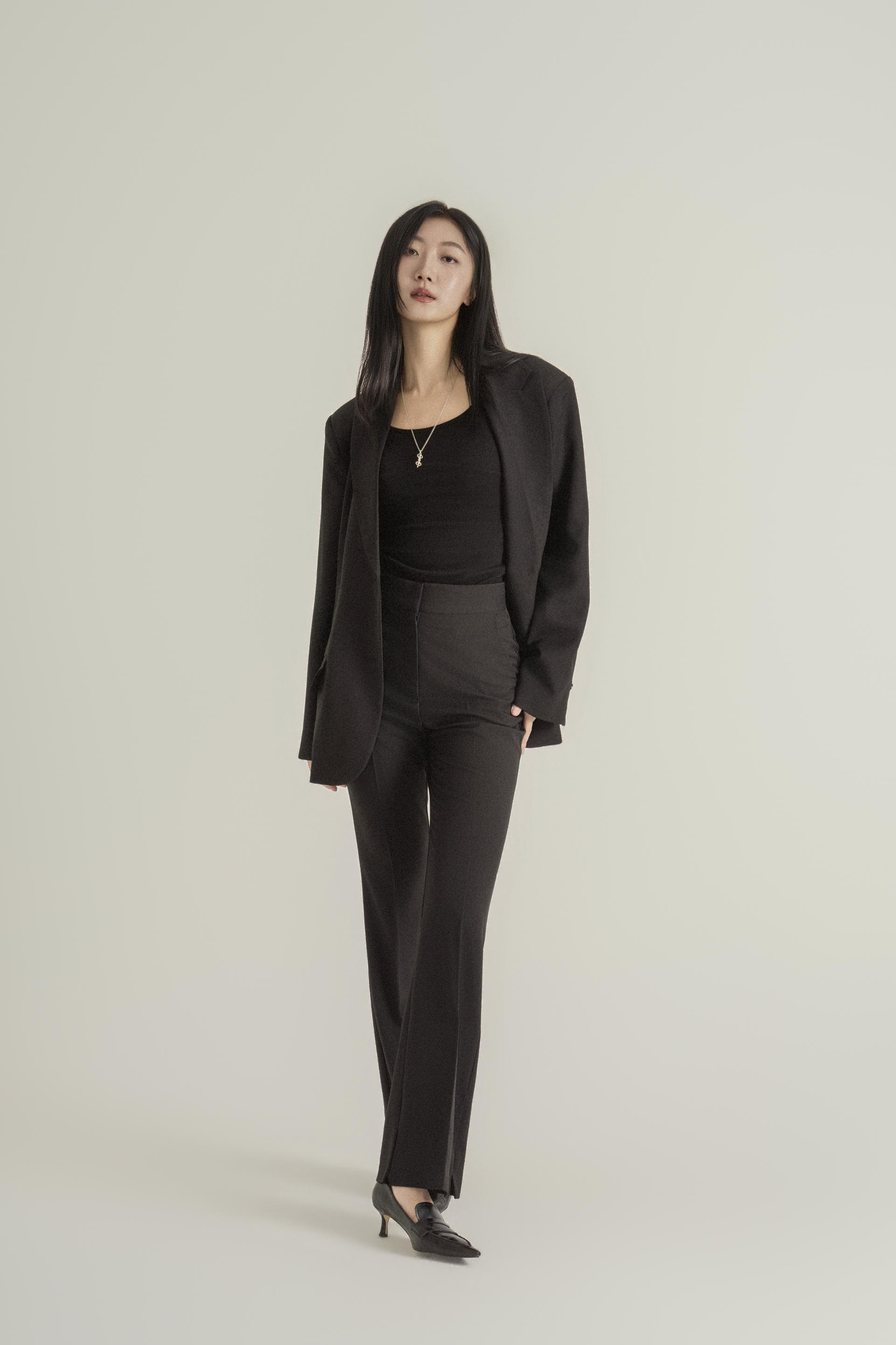테일러드 세미부츠컷 시티 수트 셋업