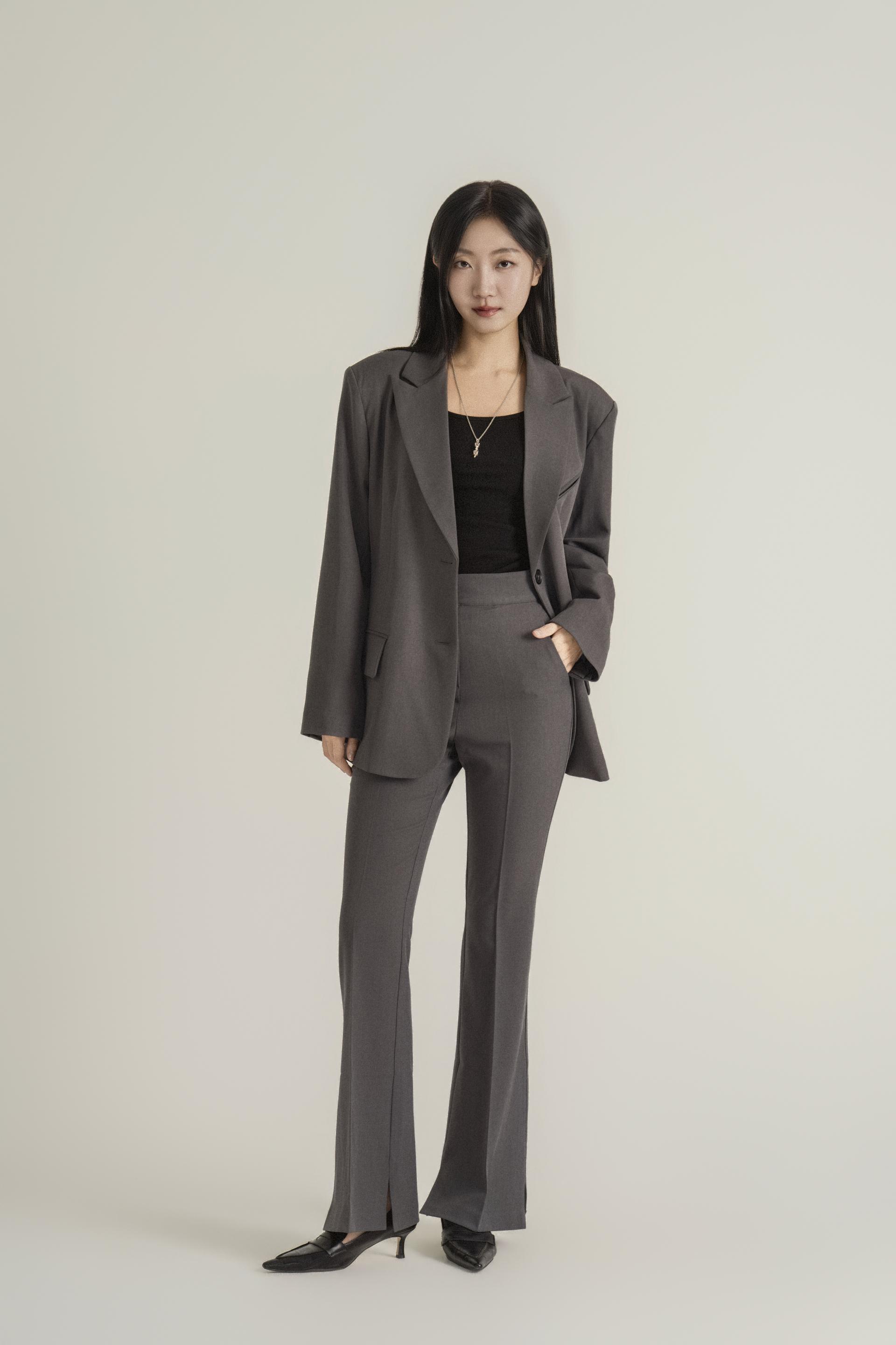 테일러드 세미부츠컷 시티 수트 셋업