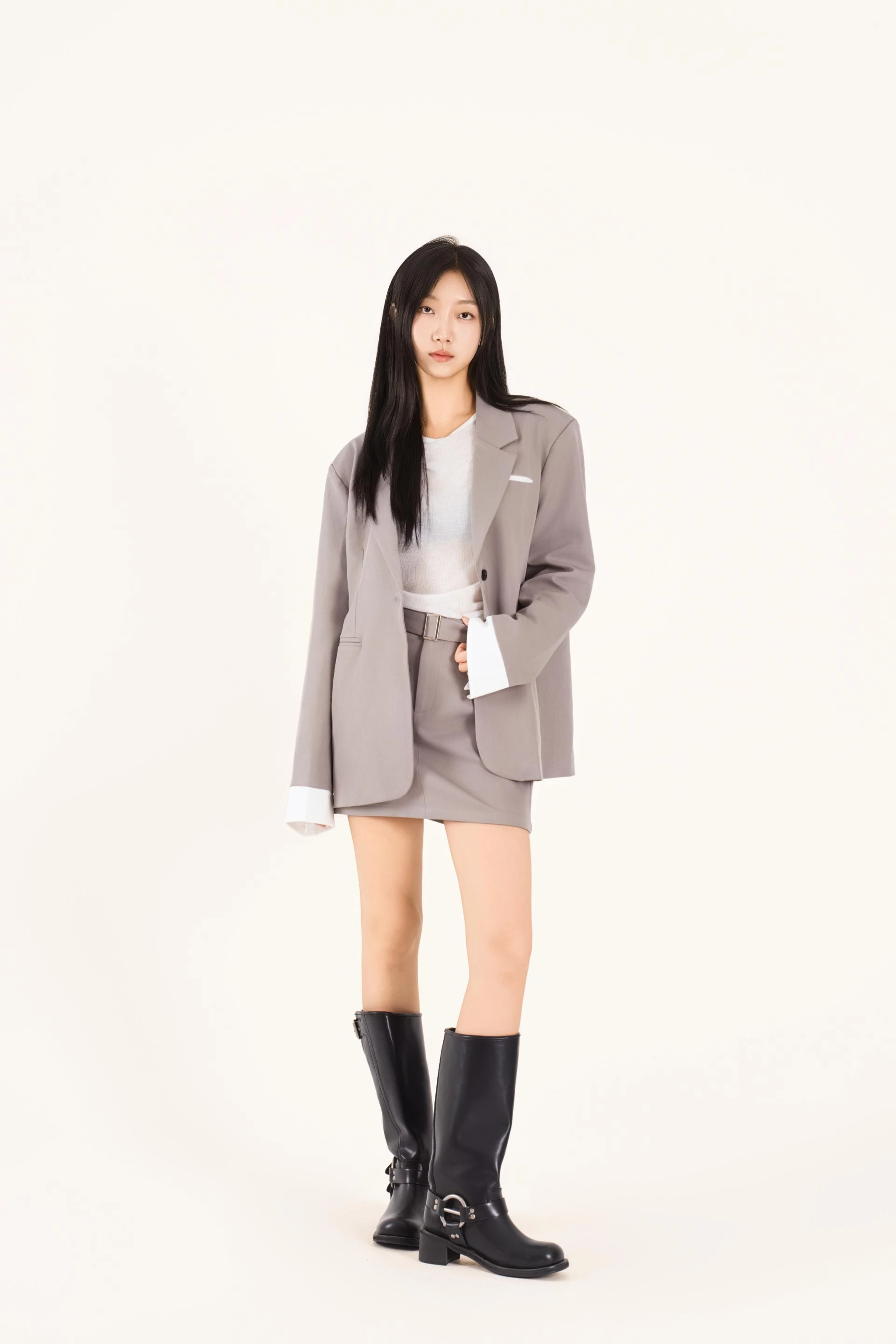화이트 커프스 테일러드 미니 셋업