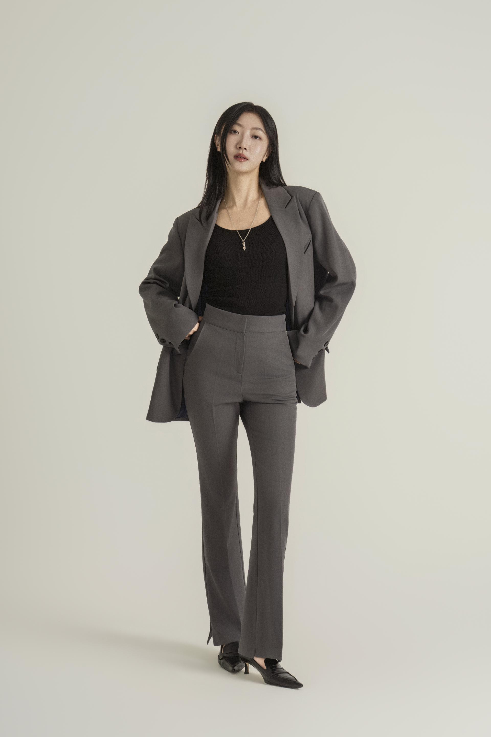 테일러드 세미부츠컷 시티 수트 셋업