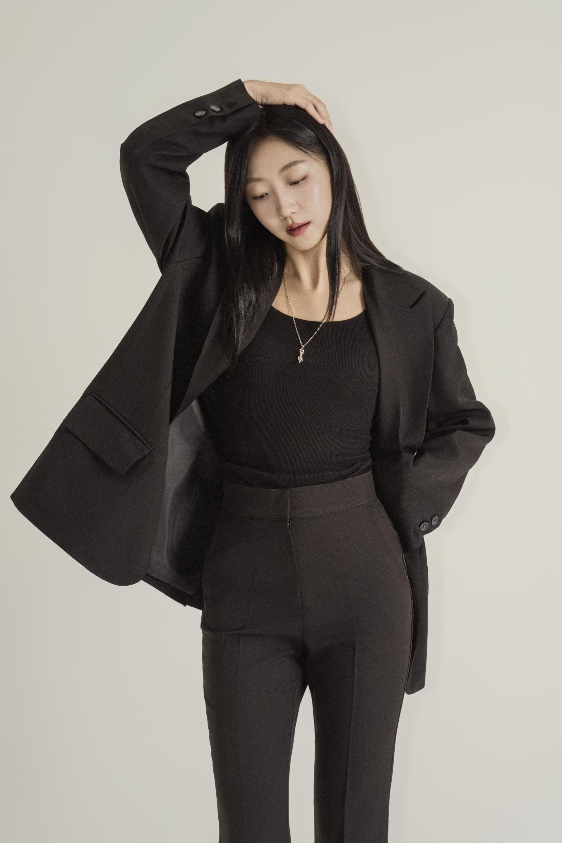 테일러드 세미부츠컷 시티 수트 셋업