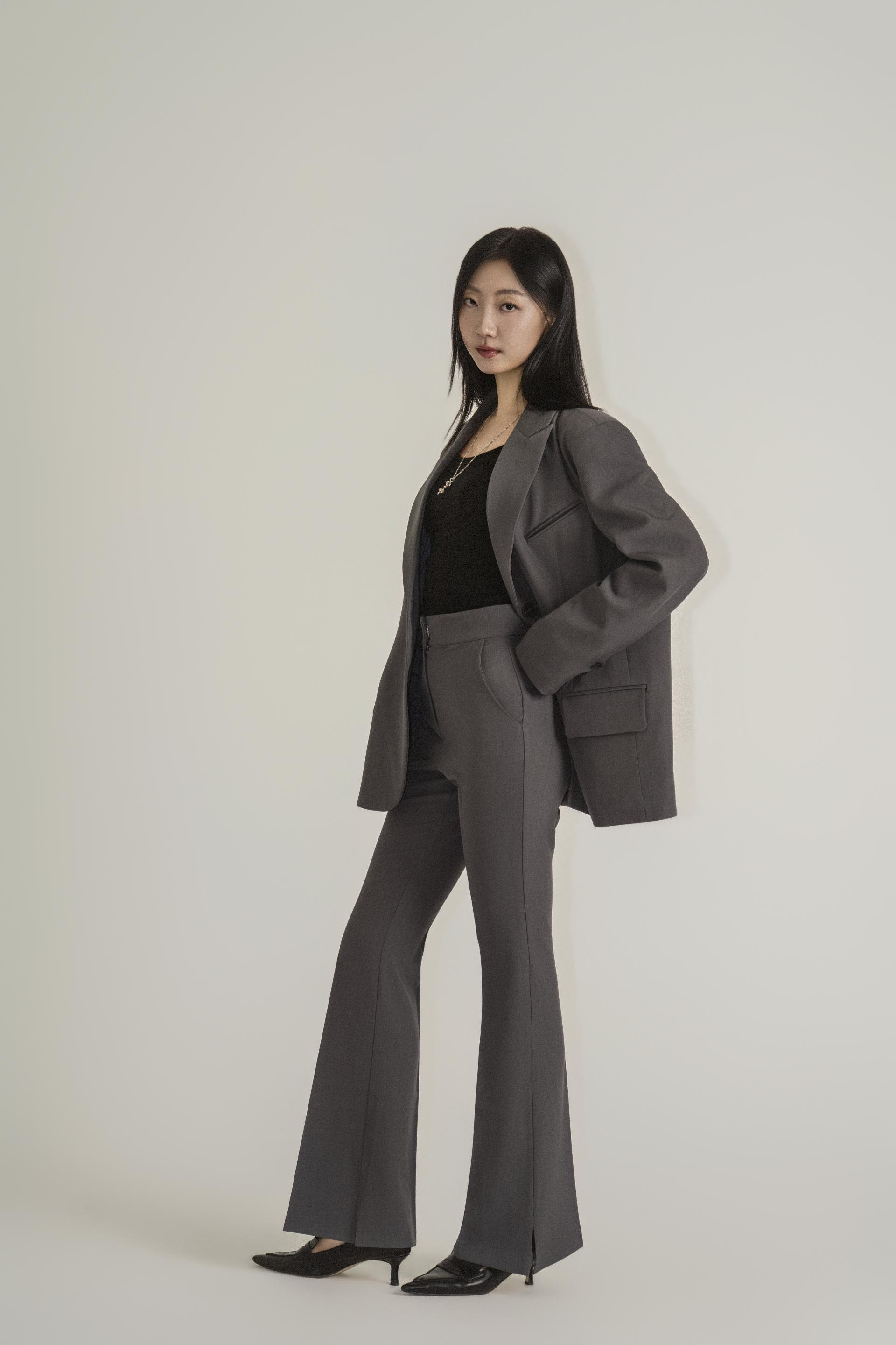 테일러드 세미부츠컷 시티 수트 셋업
