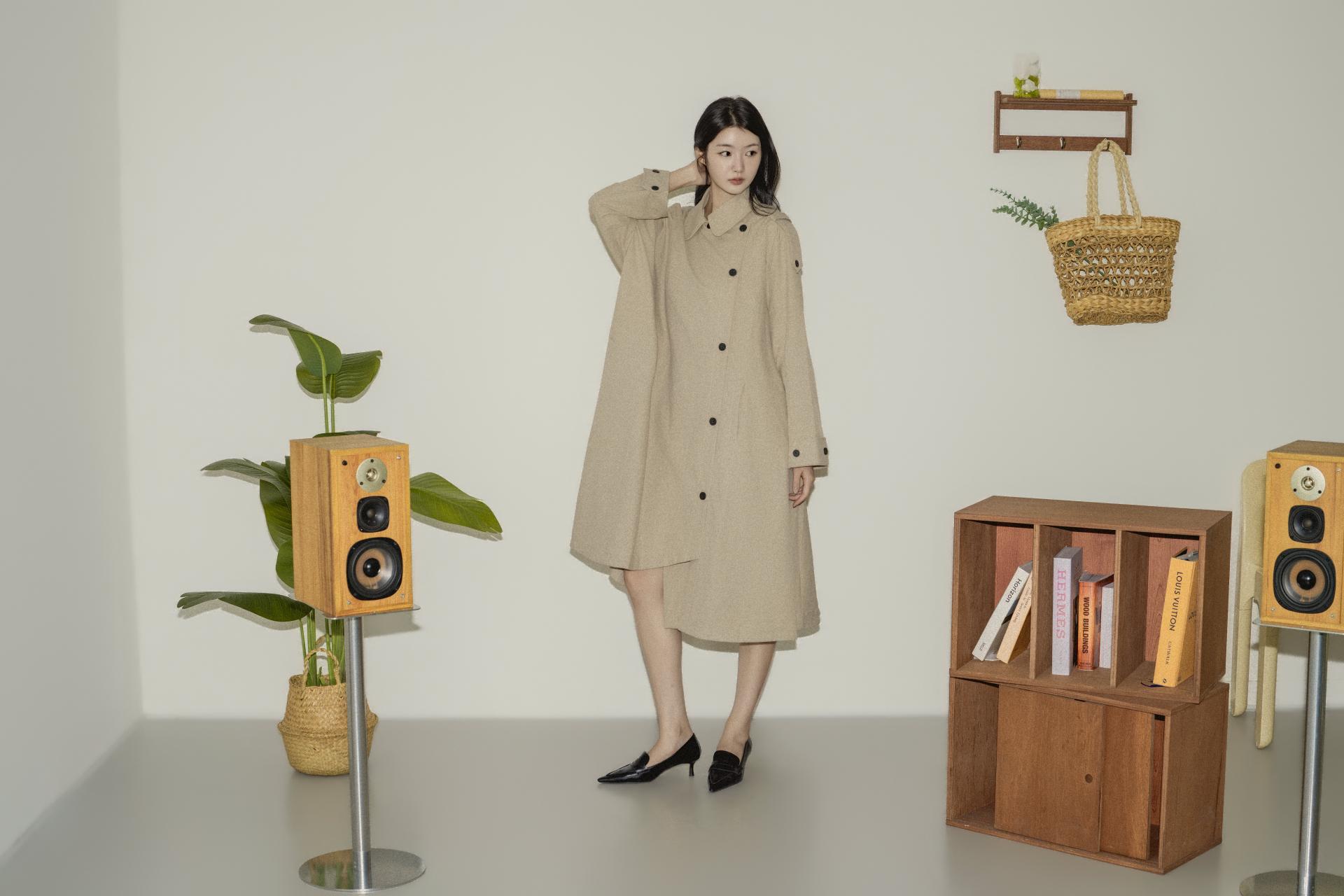 사선 버튼 케이프 트렌치 코트