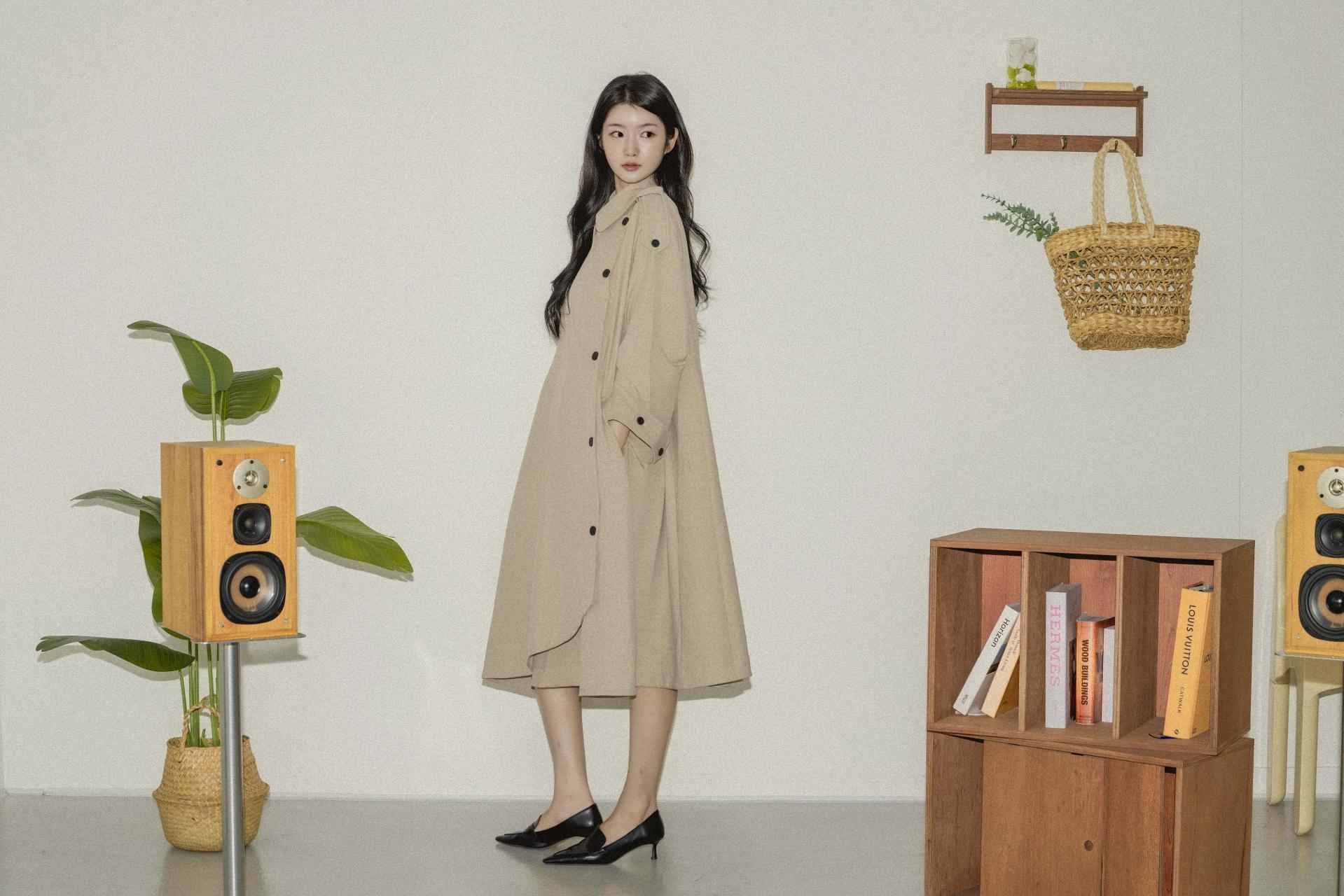 사선 버튼 케이프 트렌치 코트