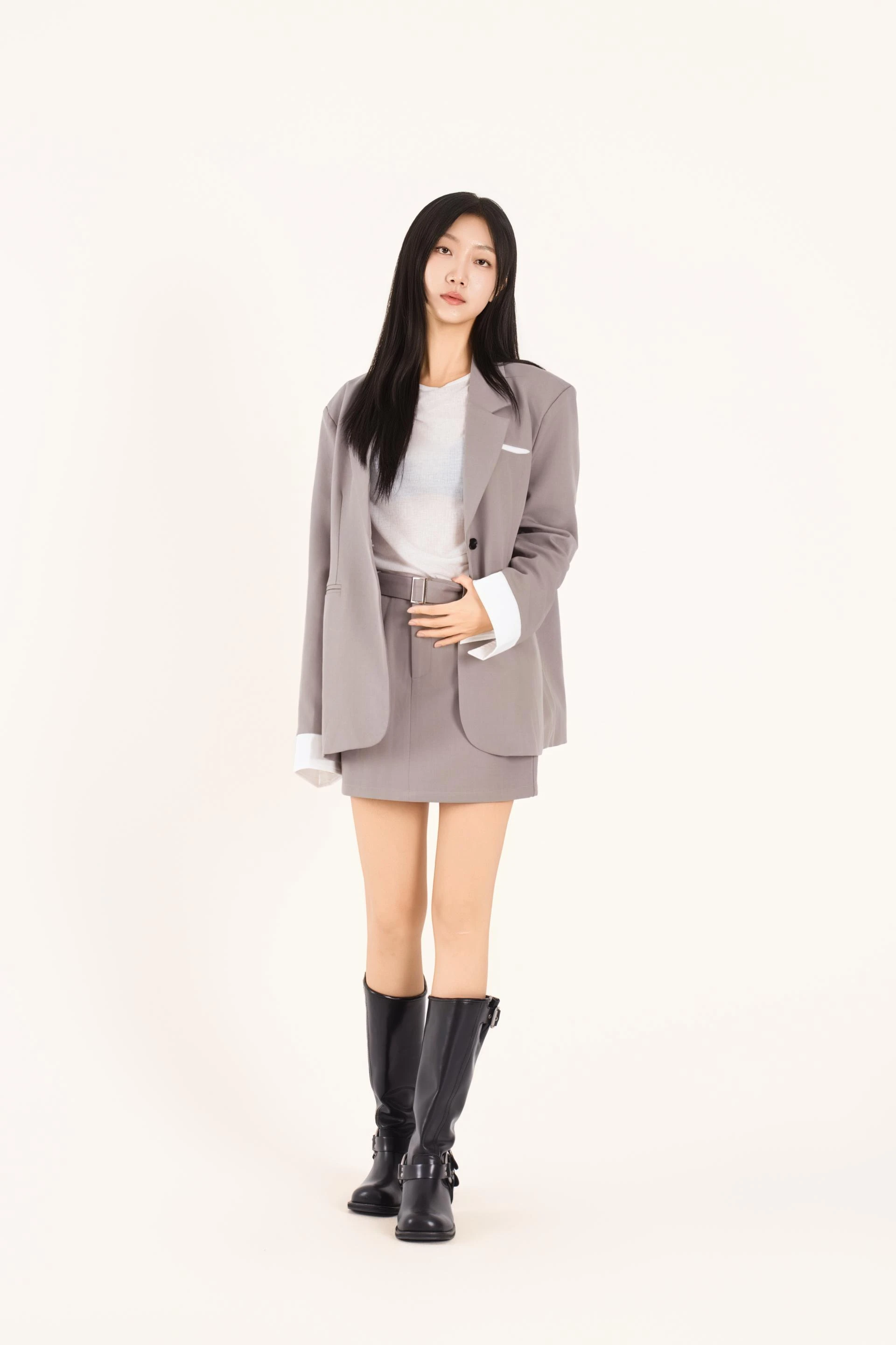 화이트 커프스 테일러드 미니 셋업