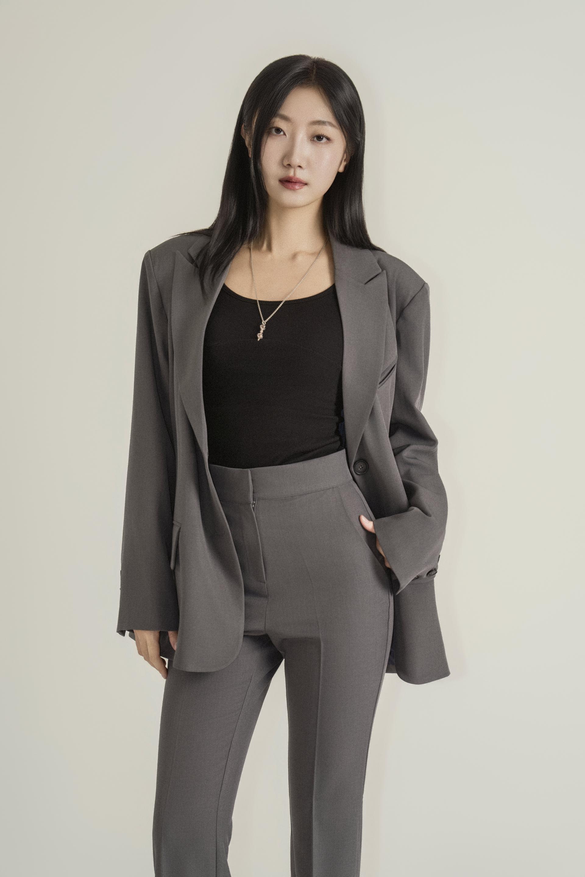 테일러드 세미부츠컷 시티 수트 셋업
