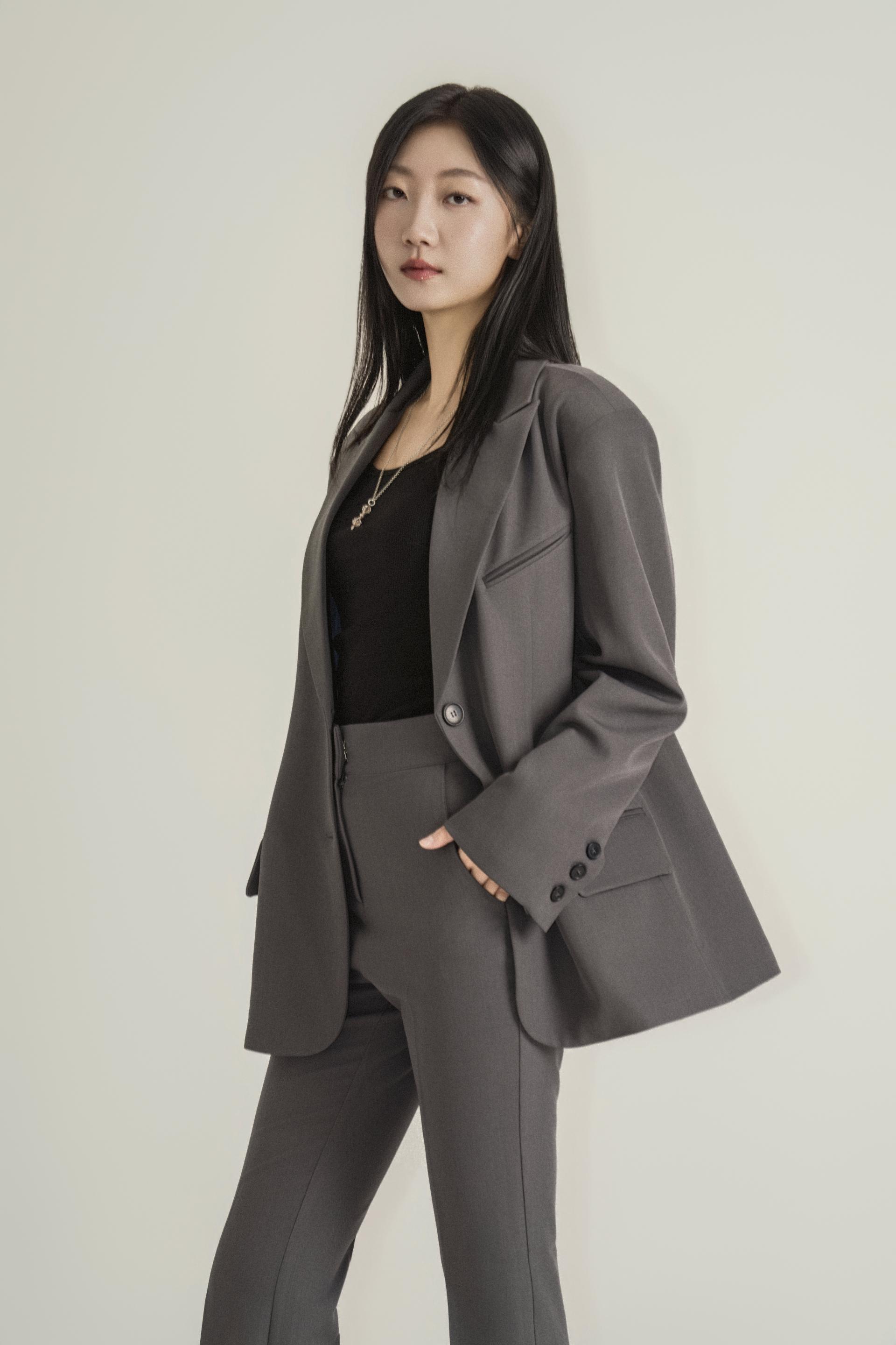 테일러드 세미부츠컷 시티 수트 셋업