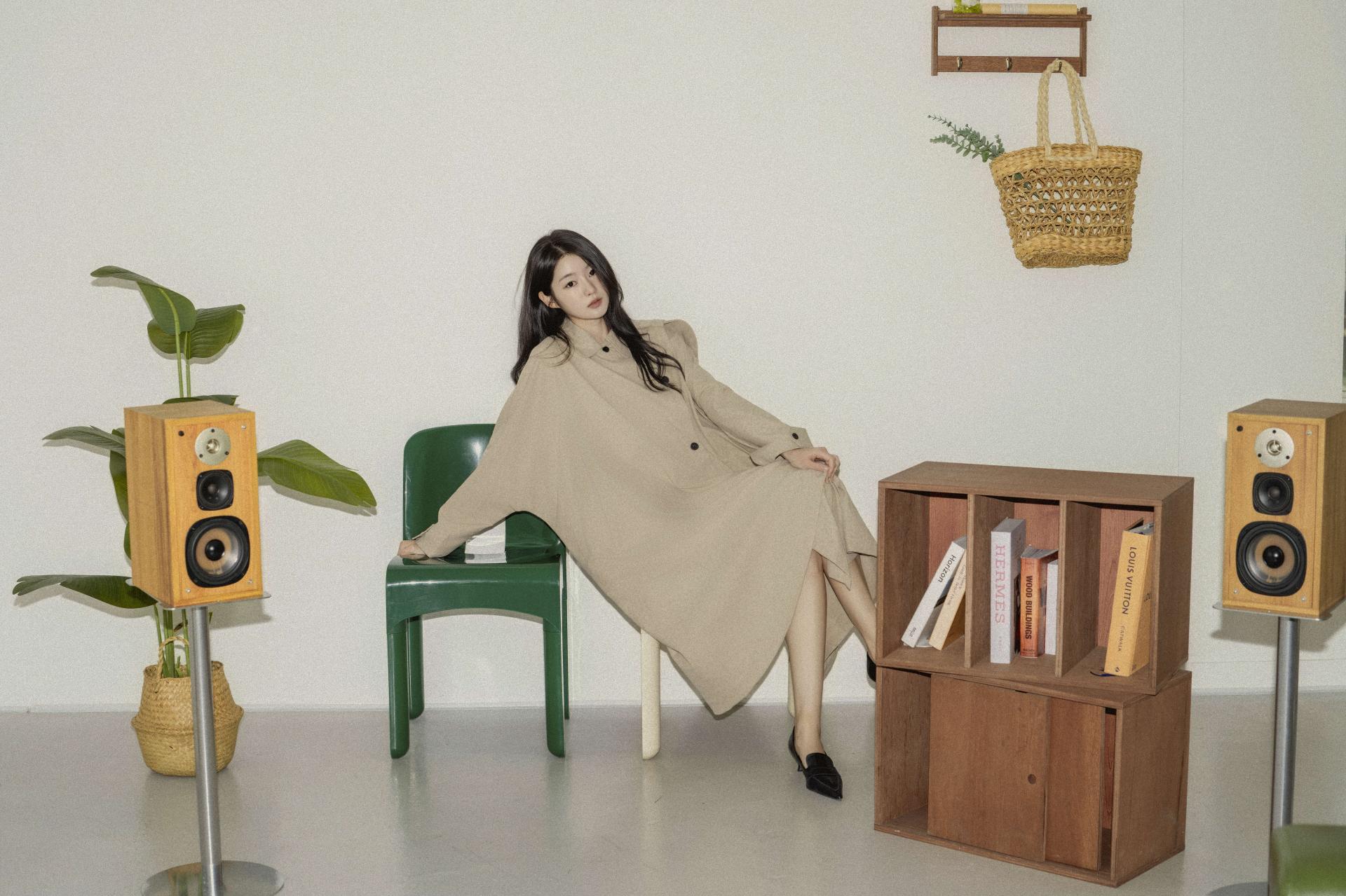 사선 버튼 케이프 트렌치 코트