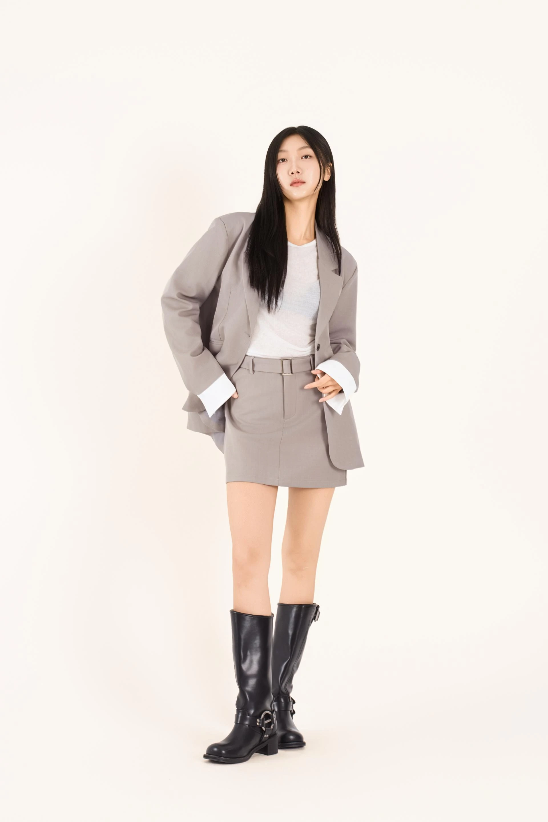 화이트 커프스 테일러드 미니 셋업