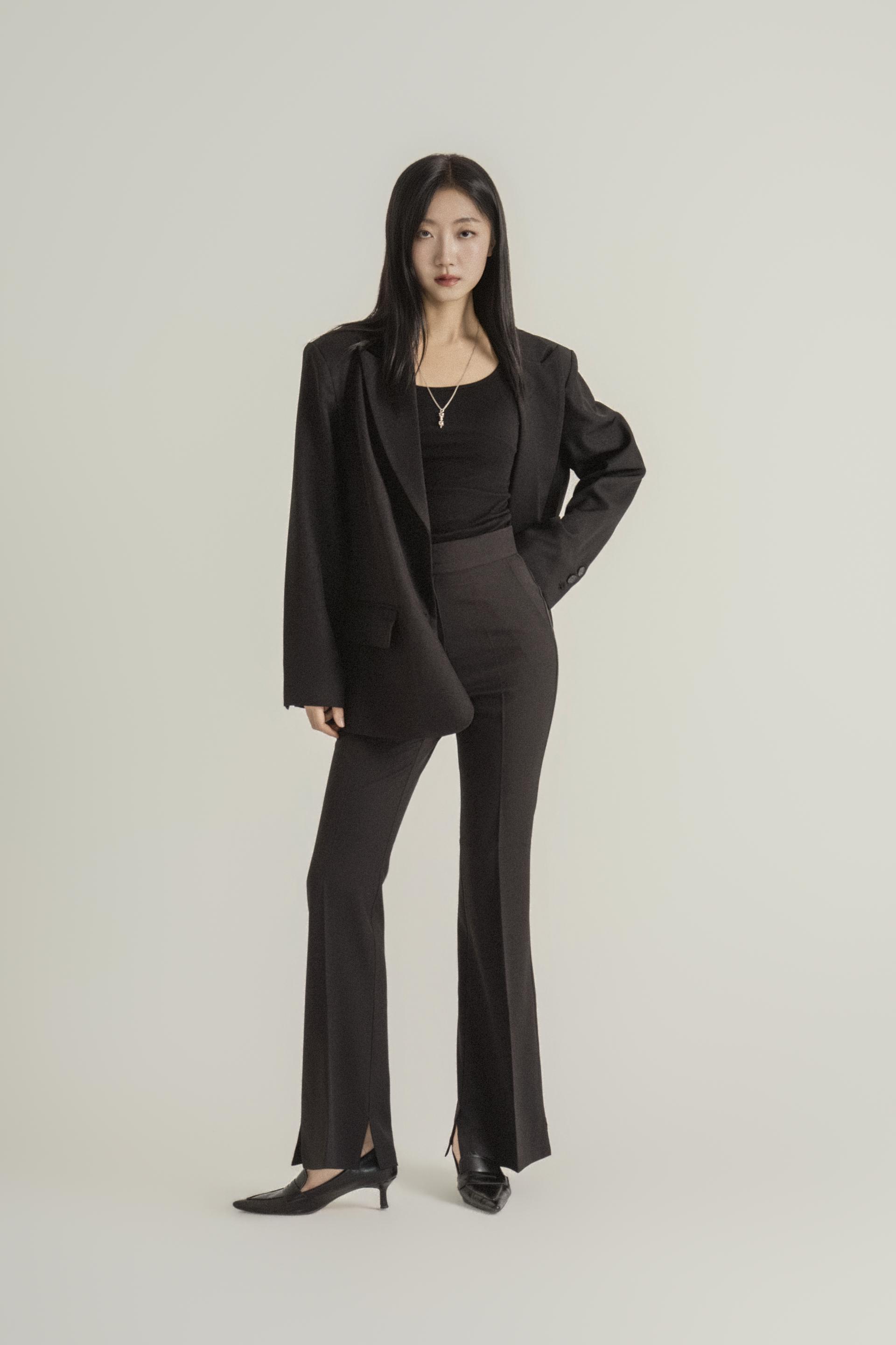 테일러드 세미부츠컷 시티 수트 셋업