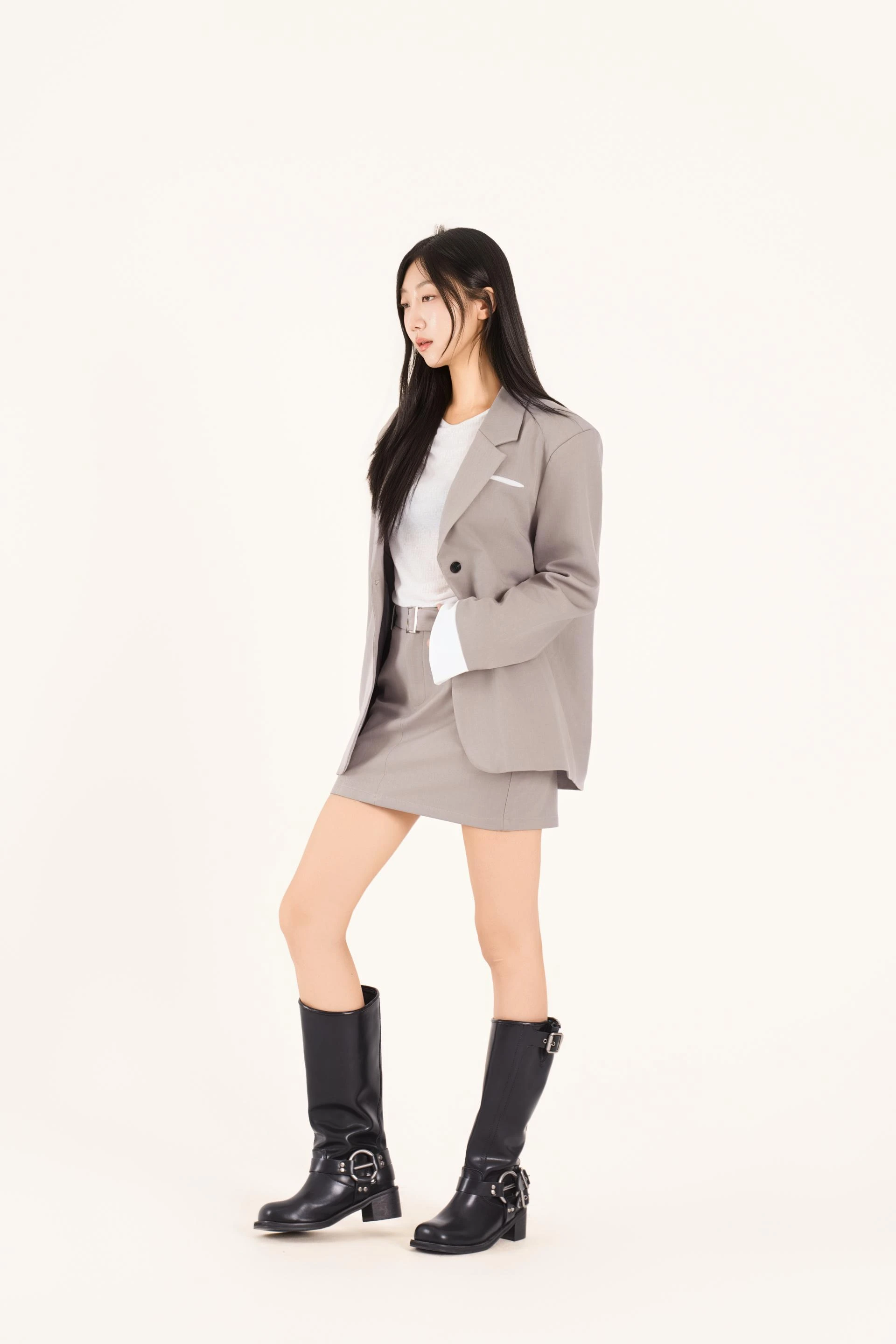 화이트 커프스 테일러드 미니 셋업