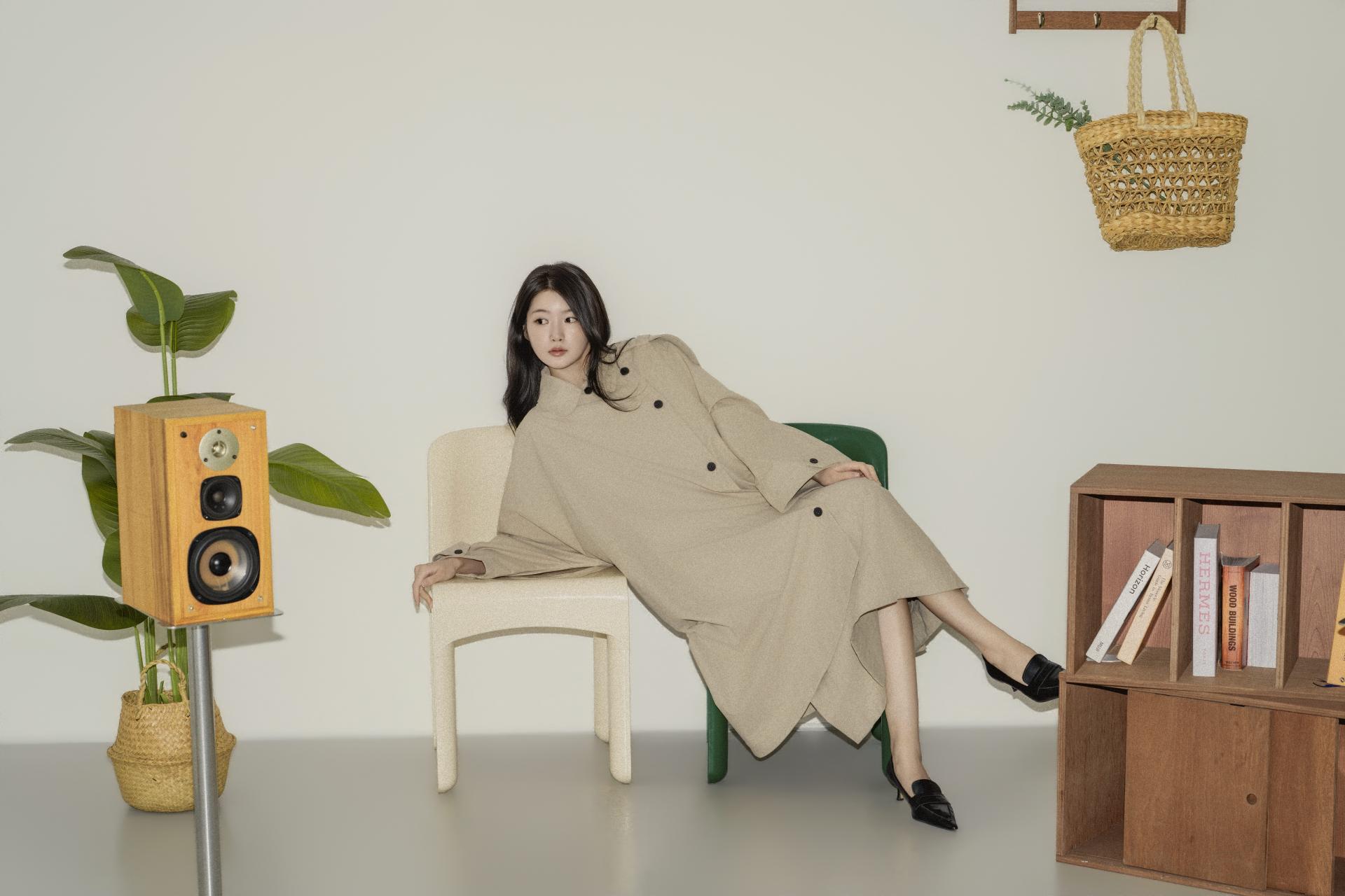 사선 버튼 케이프 트렌치 코트