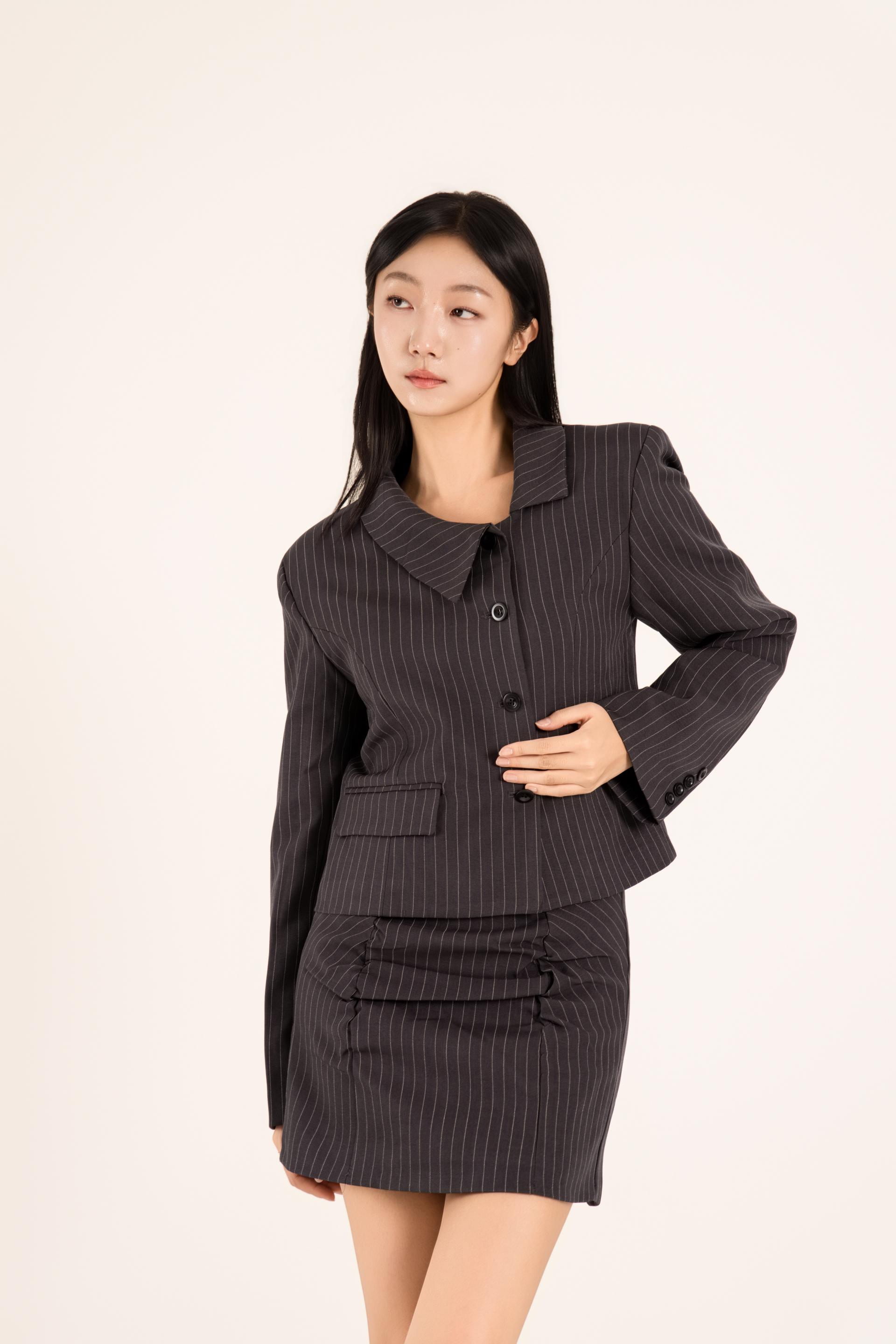 비대칭 버튼 셔링 미니 스커트 셋업