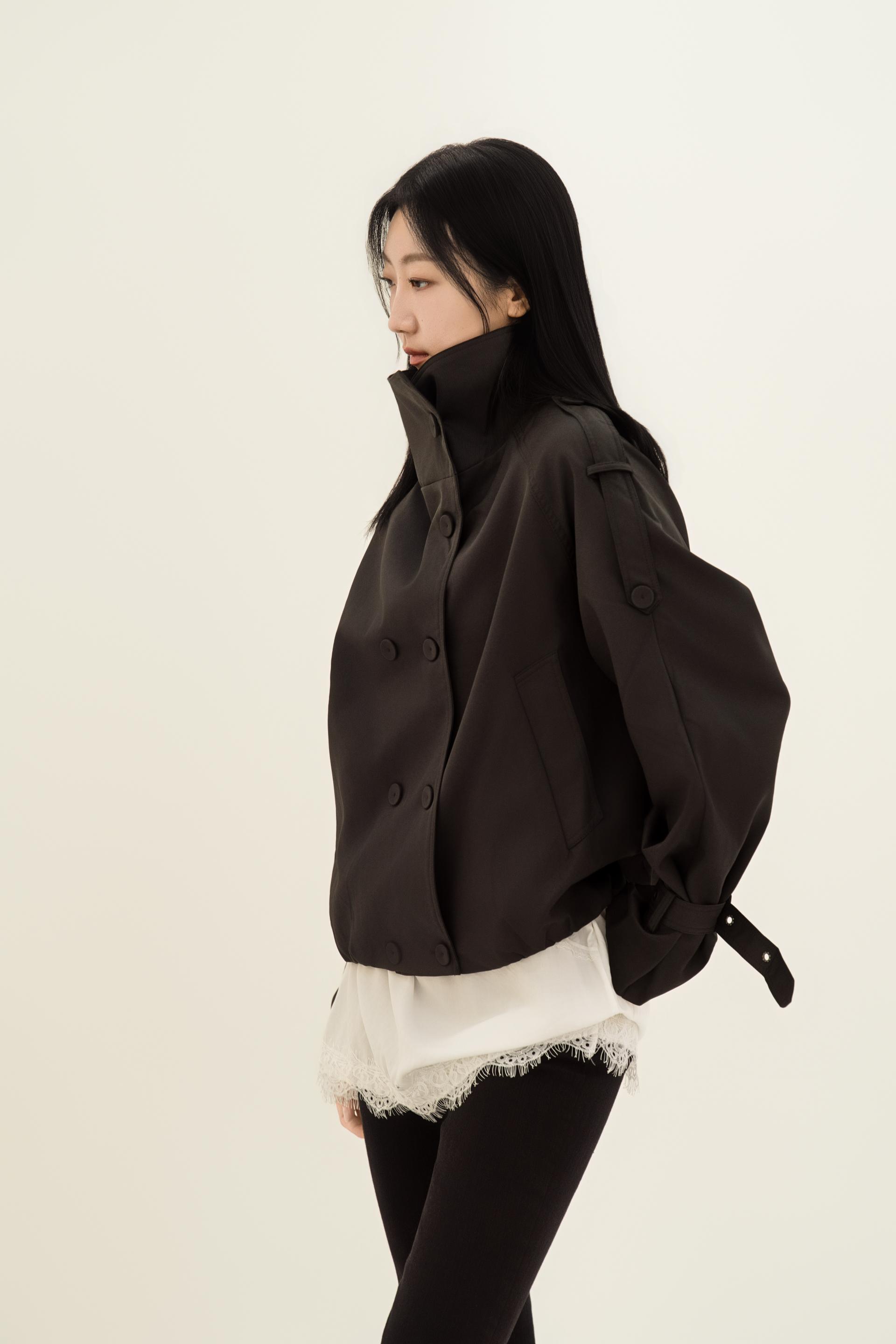 하이넥 더블 브레스티드 볼륨 트렌치 자켓