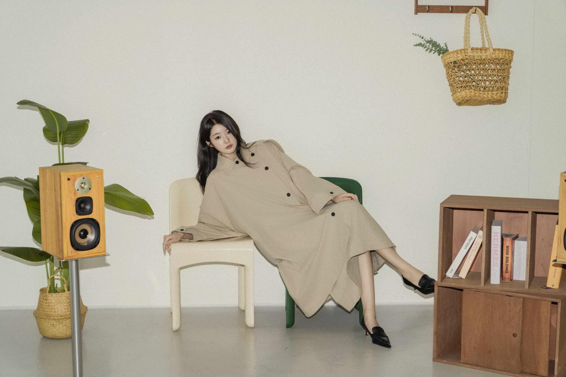 사선 버튼 케이프 트렌치 코트