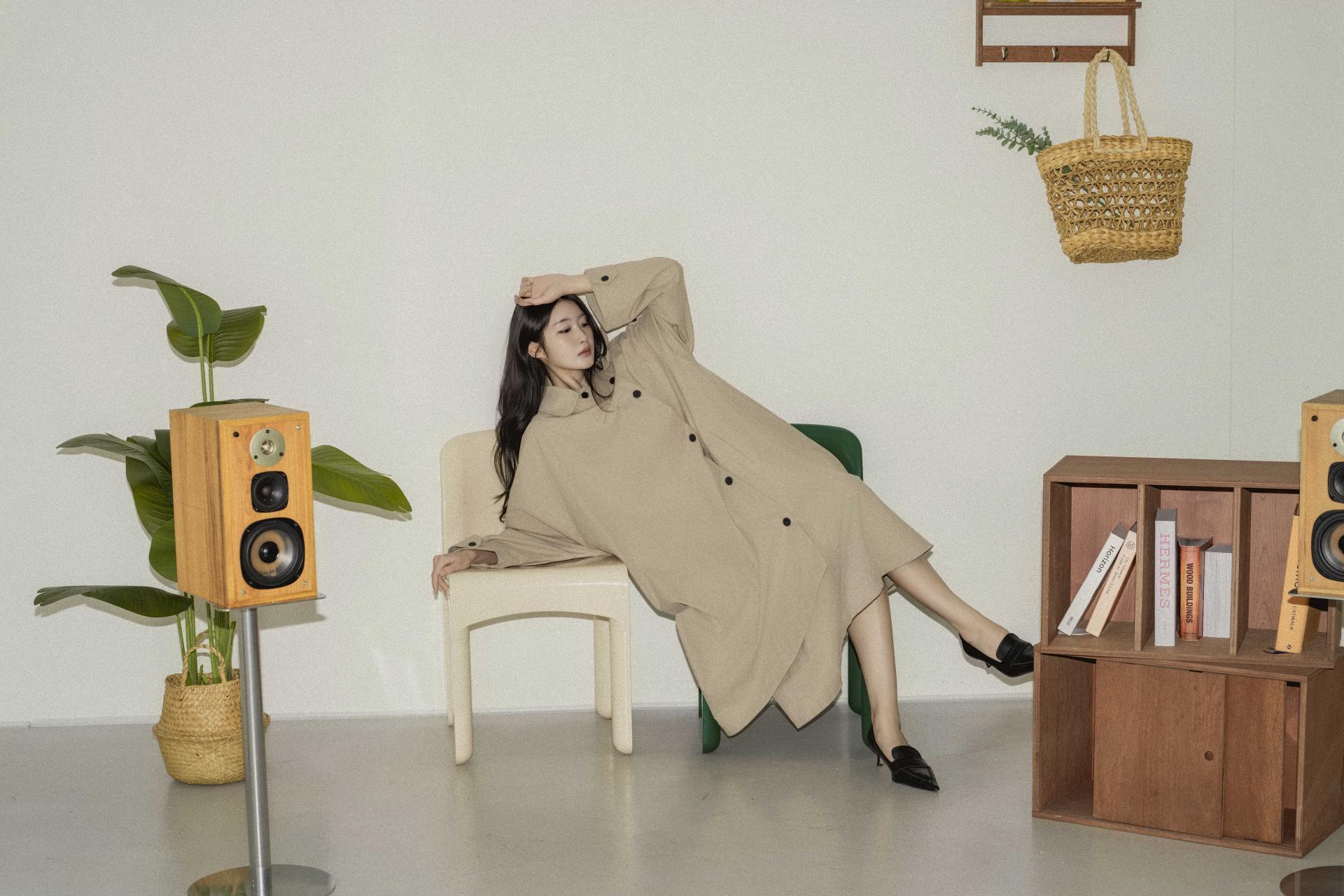 사선 버튼 케이프 트렌치 코트
