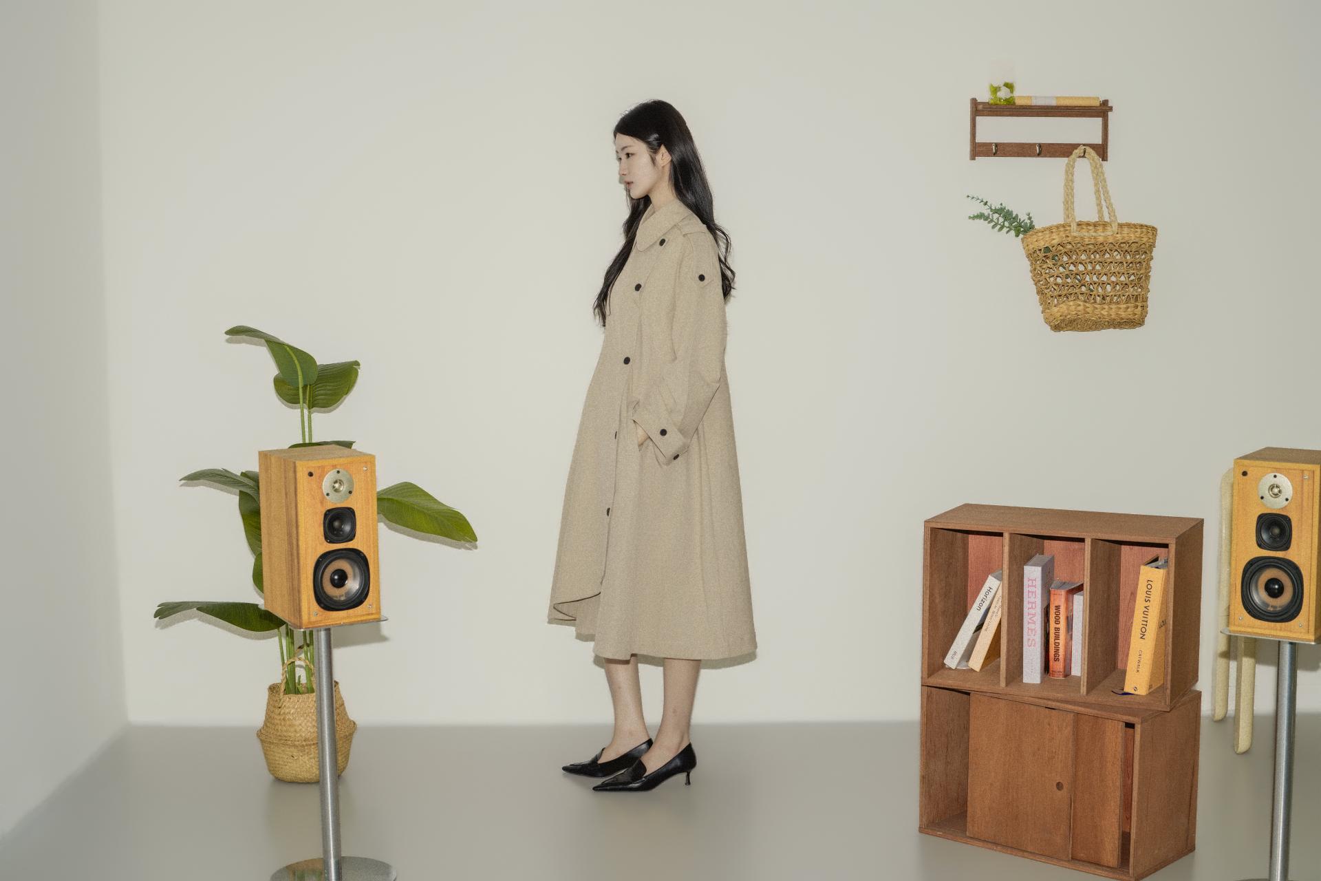 사선 버튼 케이프 트렌치 코트