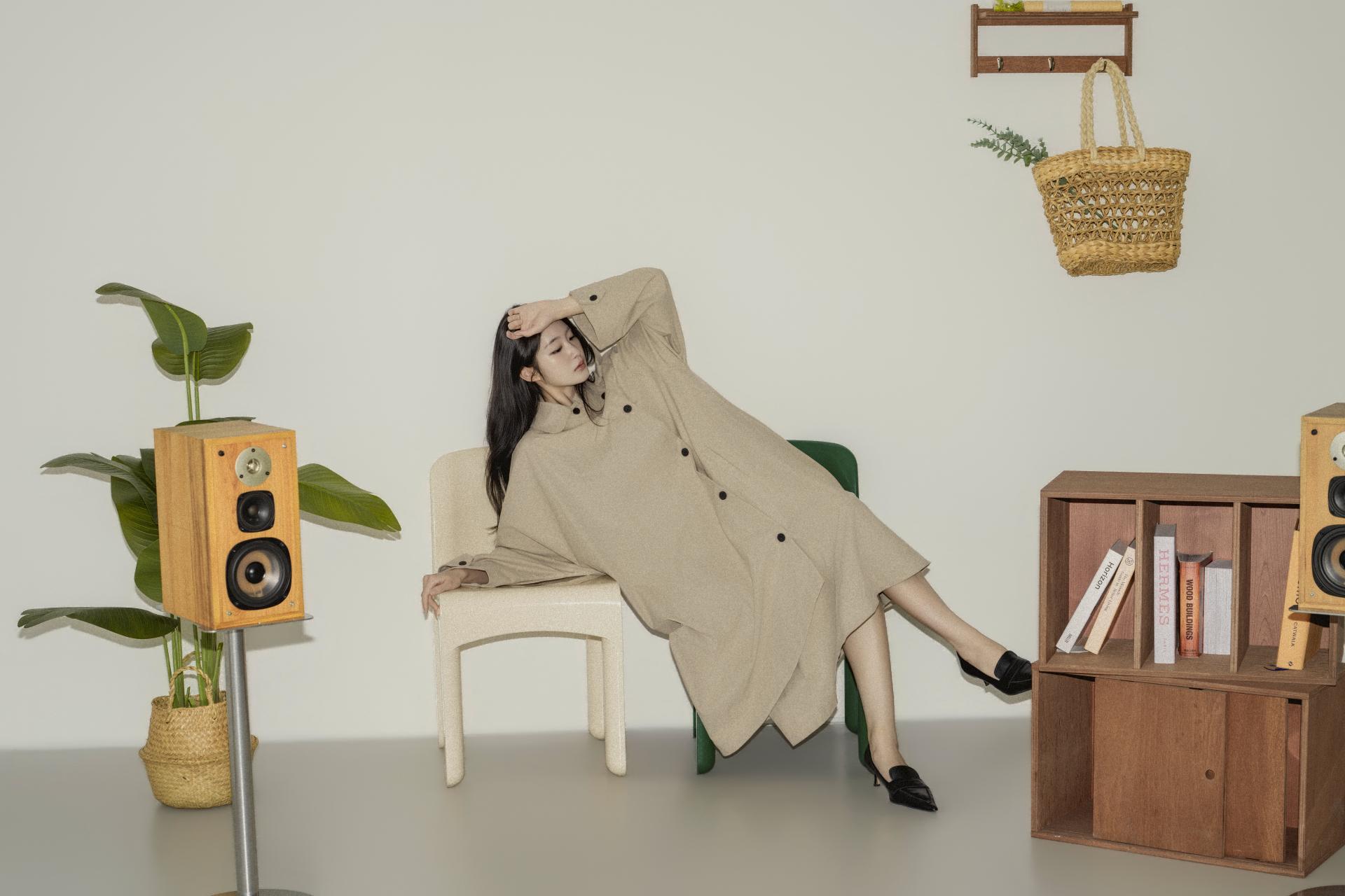 사선 버튼 케이프 트렌치 코트
