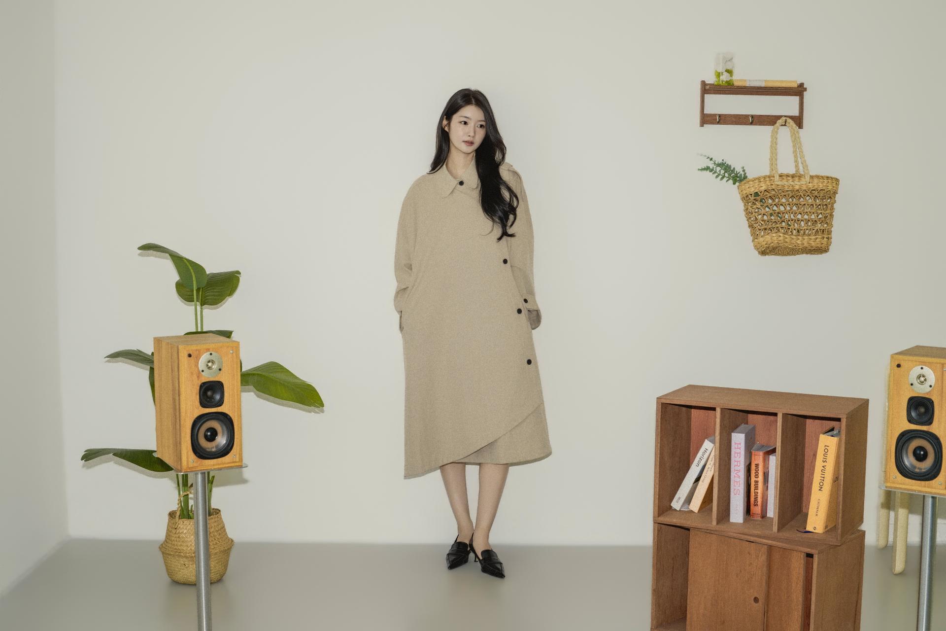 사선 버튼 케이프 트렌치 코트
